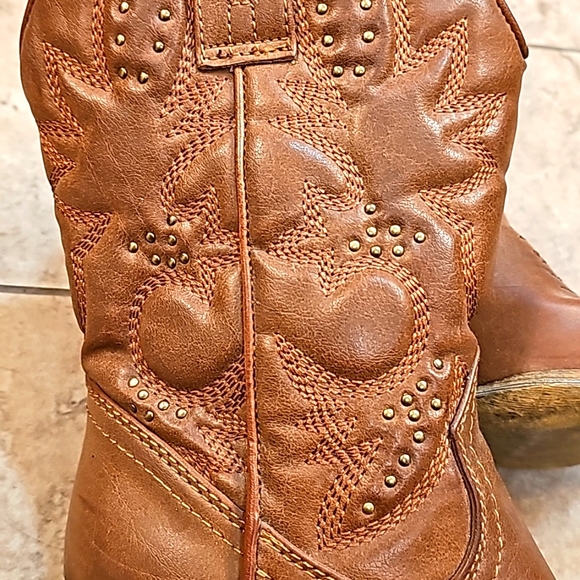 Boots - Picture 3 of 3